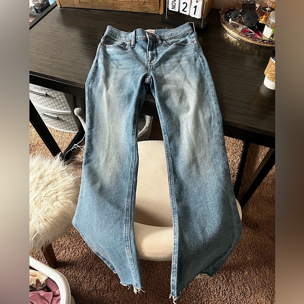 Size 26 J Crew Straight leg mom jeans super cute just do not fit me!